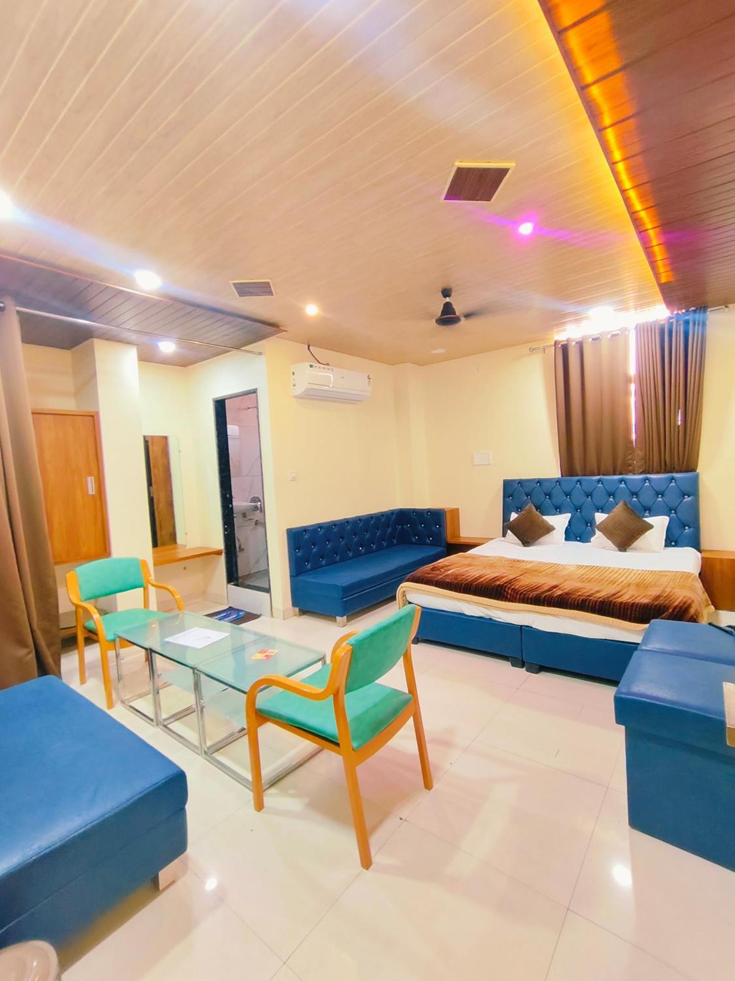 Shri Shiv Ganga Bhakt Niwas Hotel Ujjain Buitenkant foto