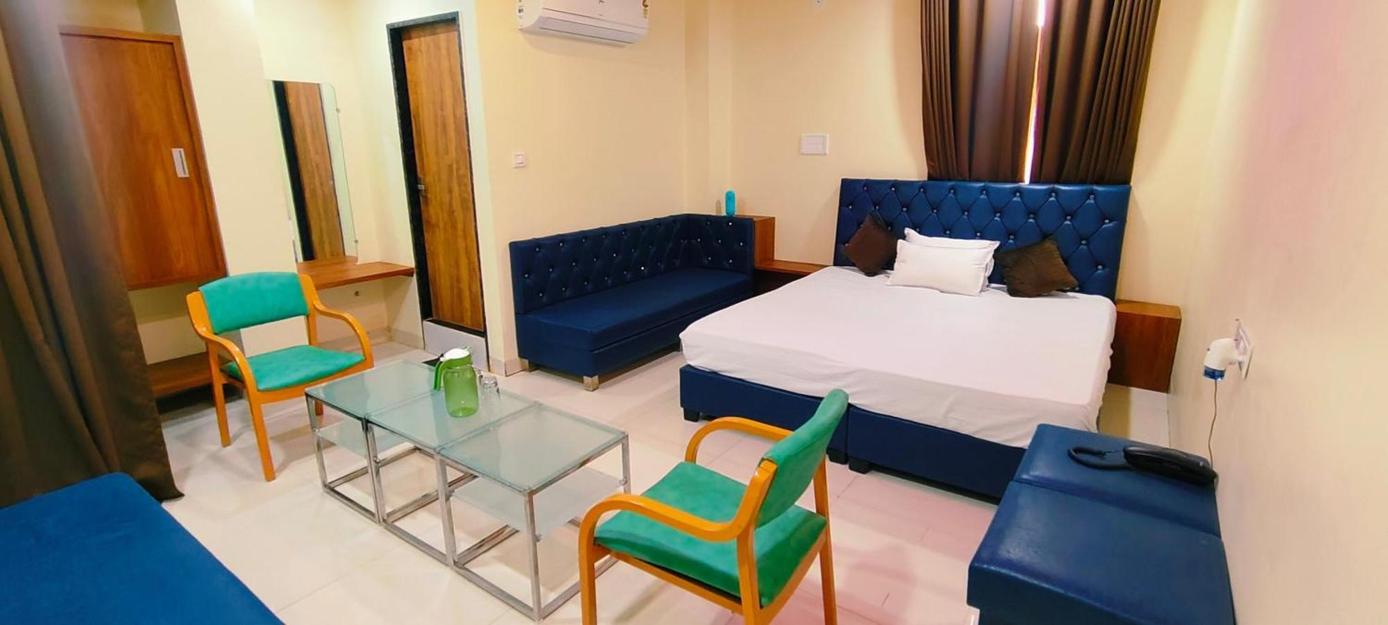 Shri Shiv Ganga Bhakt Niwas Hotel Ujjain Buitenkant foto