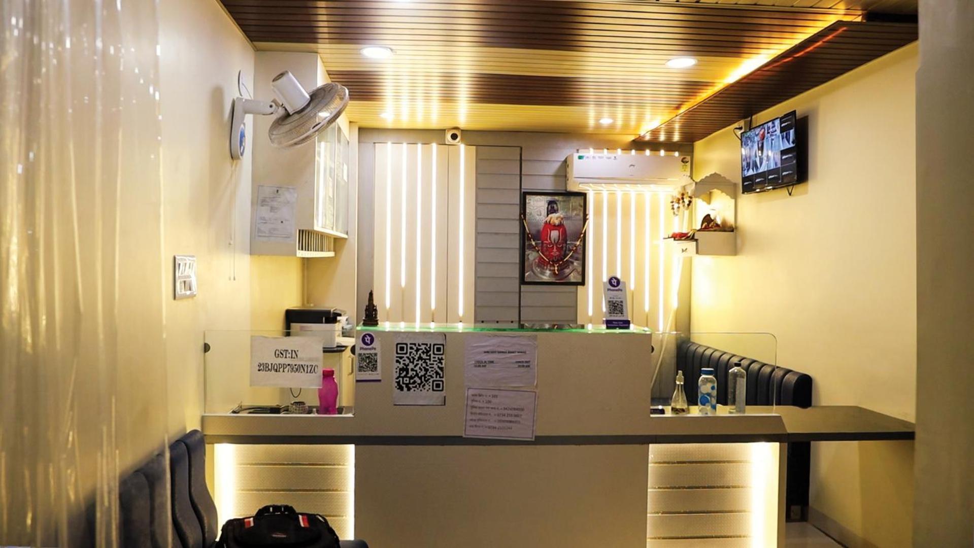 Shri Shiv Ganga Bhakt Niwas Hotel Ujjain Buitenkant foto