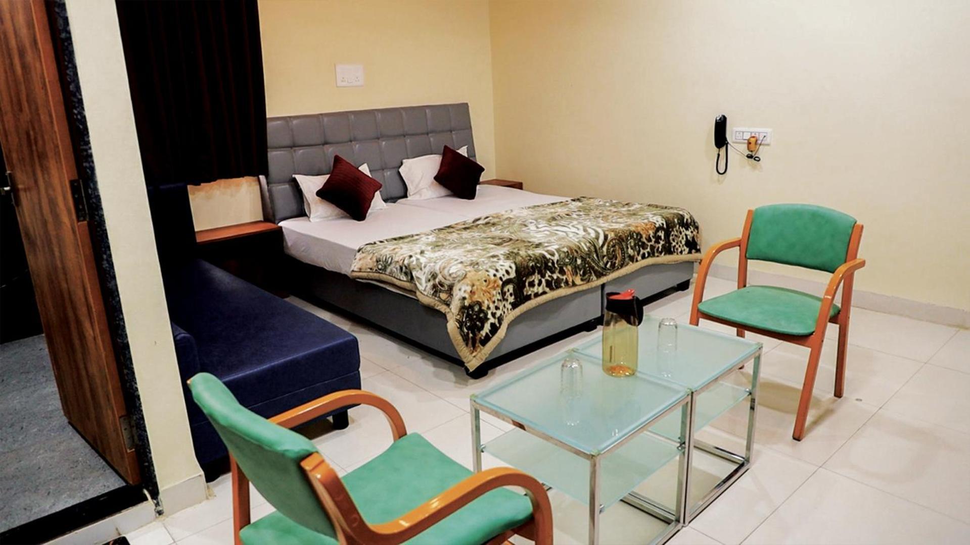Shri Shiv Ganga Bhakt Niwas Hotel Ujjain Buitenkant foto