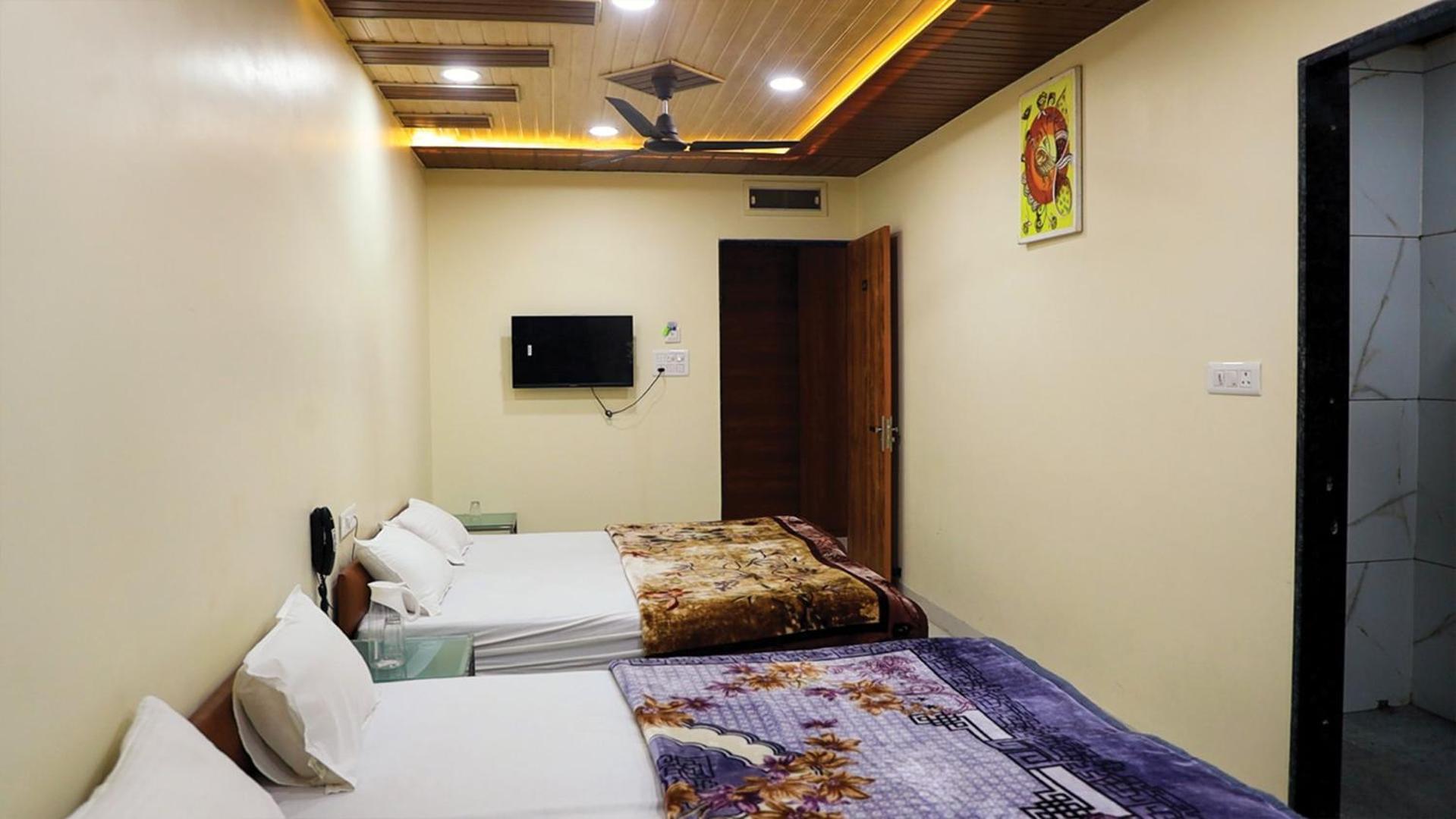 Shri Shiv Ganga Bhakt Niwas Hotel Ujjain Buitenkant foto