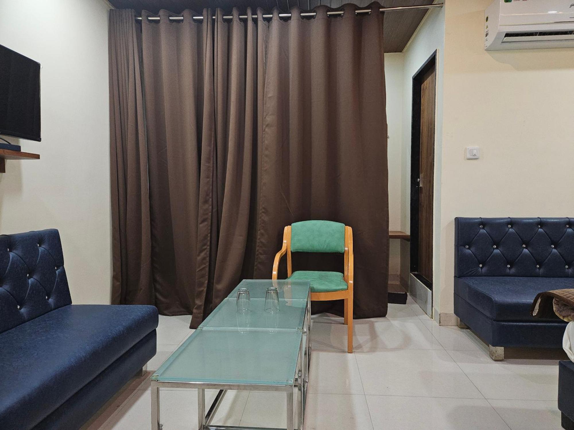Shri Shiv Ganga Bhakt Niwas Hotel Ujjain Buitenkant foto