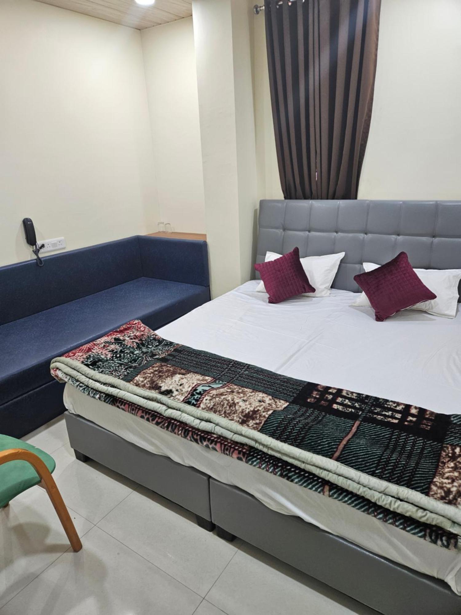 Shri Shiv Ganga Bhakt Niwas Hotel Ujjain Buitenkant foto