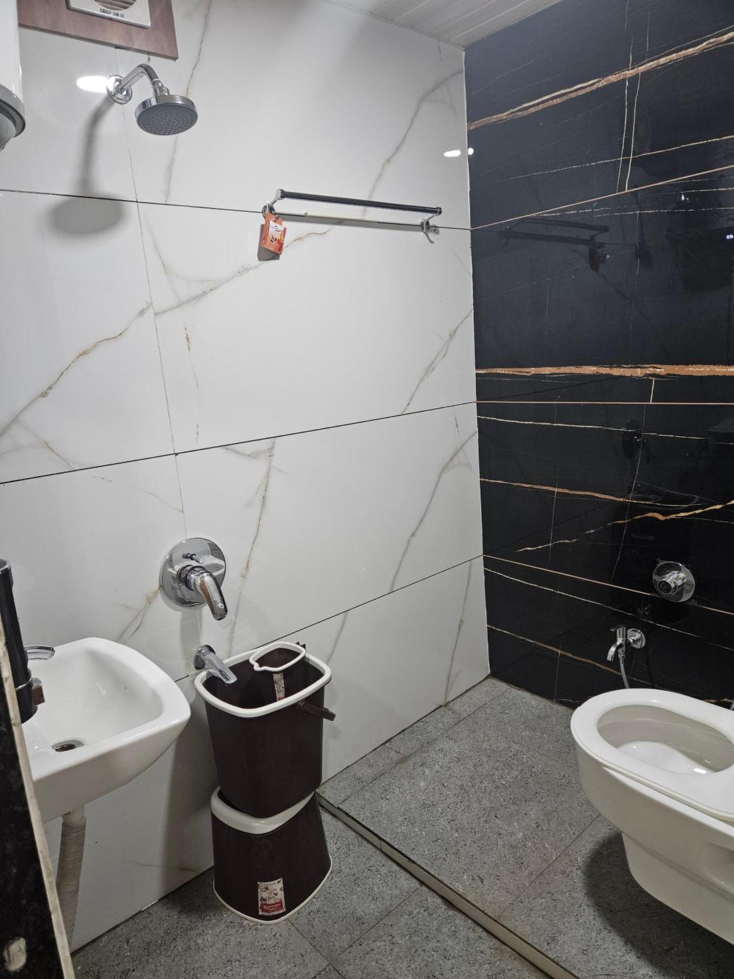 Shri Shiv Ganga Bhakt Niwas Hotel Ujjain Buitenkant foto
