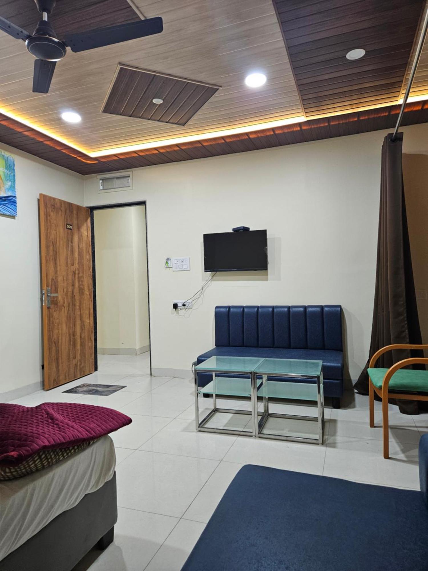Shri Shiv Ganga Bhakt Niwas Hotel Ujjain Buitenkant foto