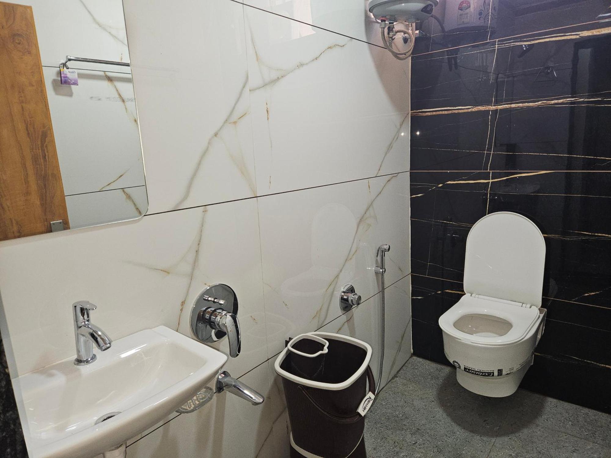 Shri Shiv Ganga Bhakt Niwas Hotel Ujjain Buitenkant foto