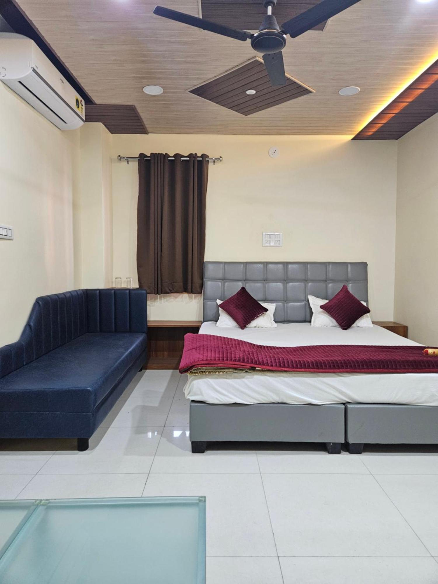 Shri Shiv Ganga Bhakt Niwas Hotel Ujjain Buitenkant foto