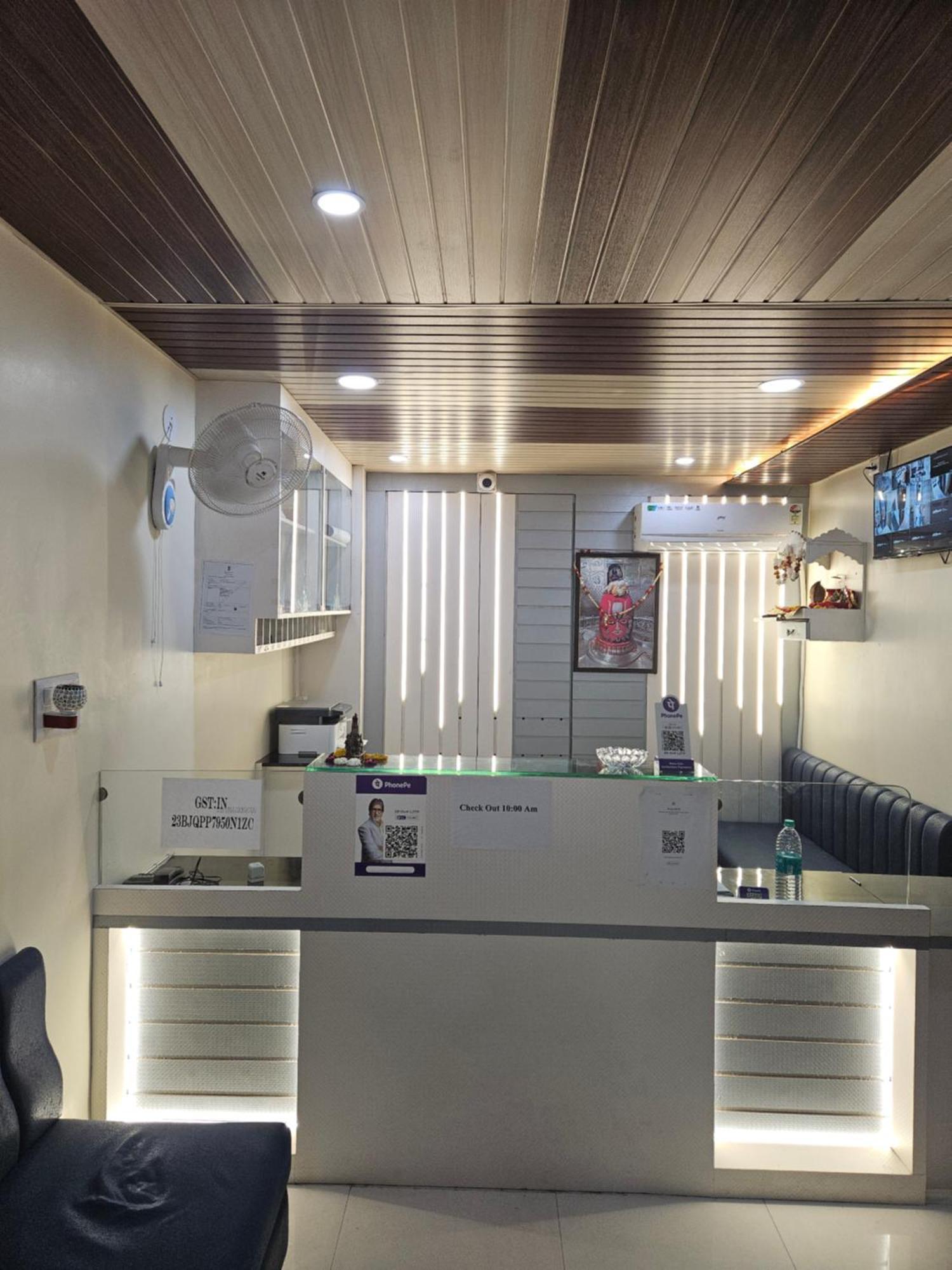 Shri Shiv Ganga Bhakt Niwas Hotel Ujjain Buitenkant foto