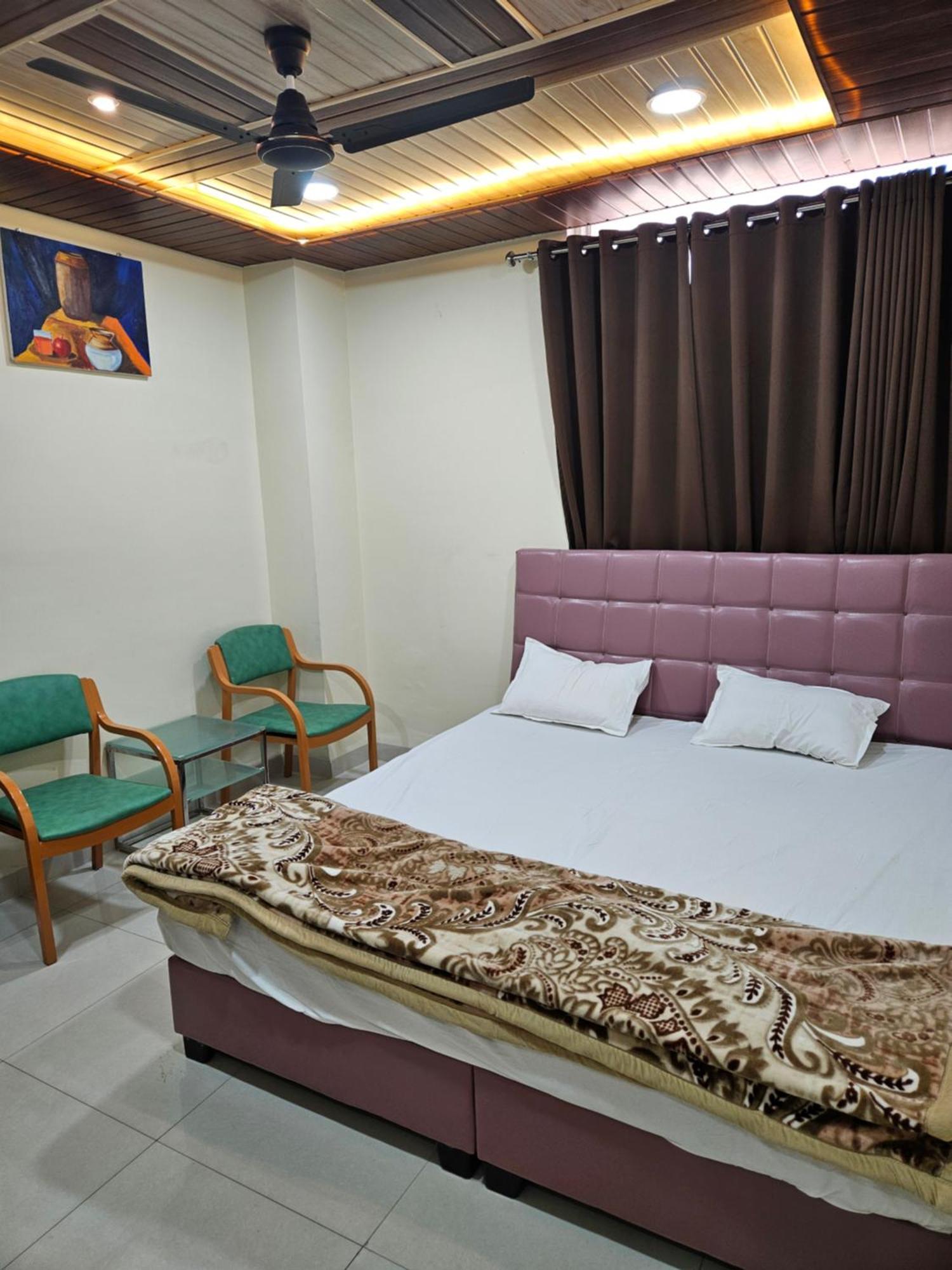 Shri Shiv Ganga Bhakt Niwas Hotel Ujjain Buitenkant foto
