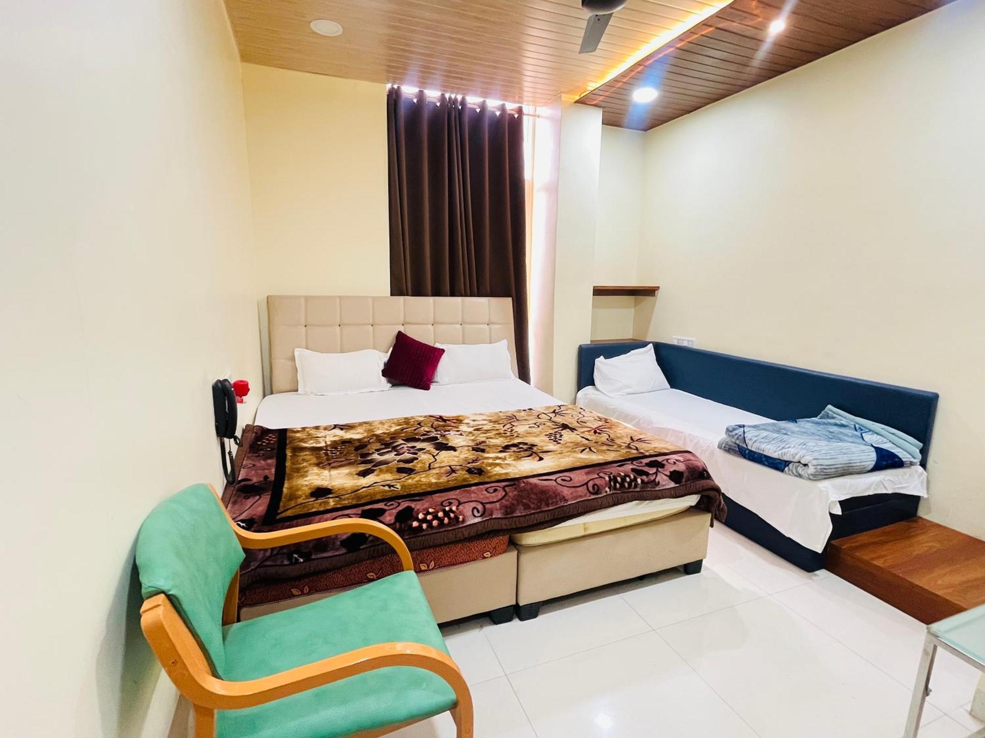 Shri Shiv Ganga Bhakt Niwas Hotel Ujjain Buitenkant foto