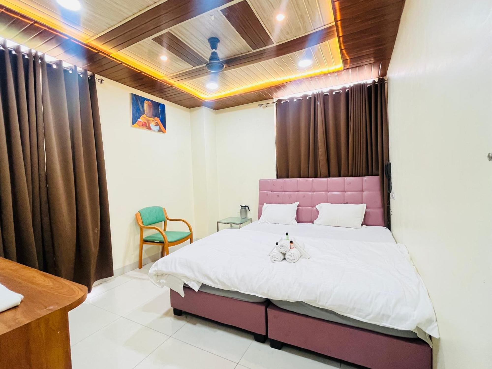 Shri Shiv Ganga Bhakt Niwas Hotel Ujjain Buitenkant foto